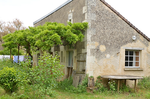 Photo de la façade d'une dépendance extérieure de l'Atelier des Sources