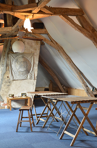 Photo de détail de la salle d'atelier à l'Atelier des Sources