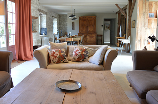 Vue d'ensemble du salon et de la salle à manger du Moulin de Gaudais